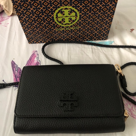 NWT Tory Burch Taylor Flat Leather Wallet Purse with Strap - Picture 1 of 5